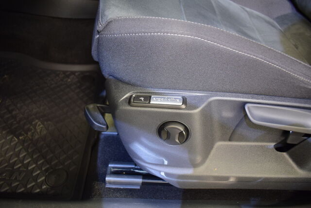 VOLKSWAGEN Tiguan 2021 Style 2,0 TDI SCR 110 kW 4MOTION DSG-automaatti* Kauko-Webasto, Harman Kardon-äänentoisto*
