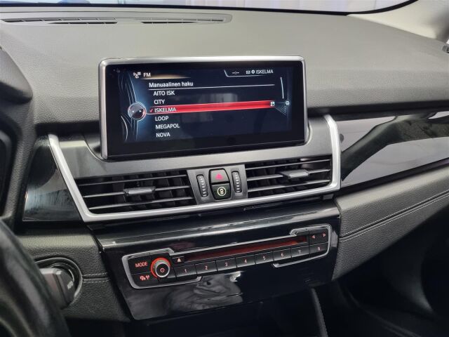 BMW 225 2016 F45 Active Tourer 225xe A Business Sport / ACC / Navi / Tutkat / HUD