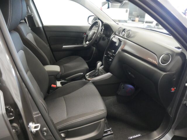 Suzuki Vitara 2026 1,4 BOOSTERJET 48V HYBRID 4WD GL+ 6AT / 2 x renkaat / Vetokoukku / Lämpöpaketti /