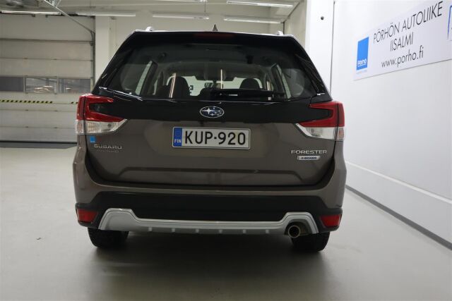 SUBARU Forester 2023 2,0i e-Boxer Base CVT