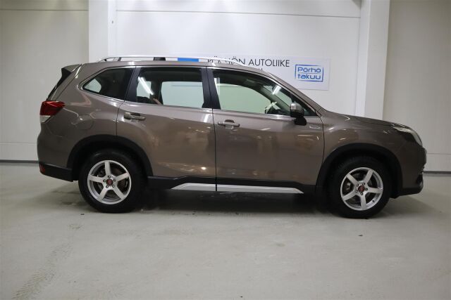 SUBARU Forester 2023 2,0i e-Boxer Base CVT