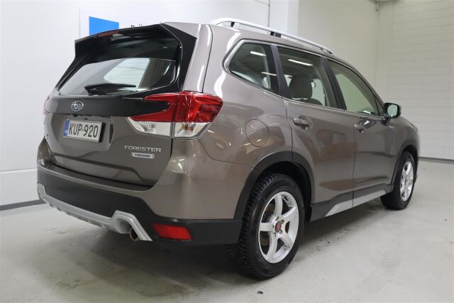 SUBARU Forester 2023 2,0i e-Boxer Base CVT
