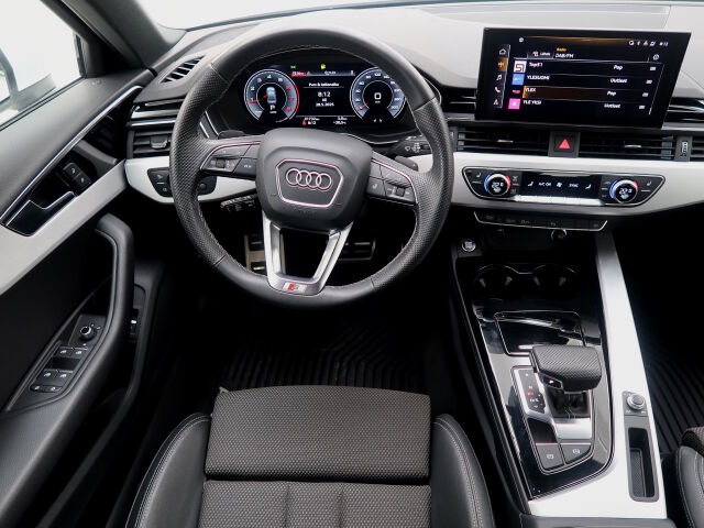 Audi A4 2023 Sedan Business Advanced 40 TFSI 150kW MHEV quattro S tronic