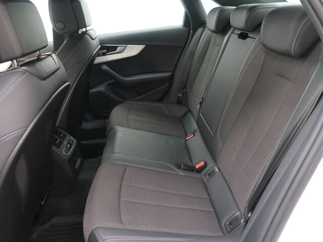 Audi A4 2023 Sedan Business Advanced 40 TFSI 150kW MHEV quattro S tronic