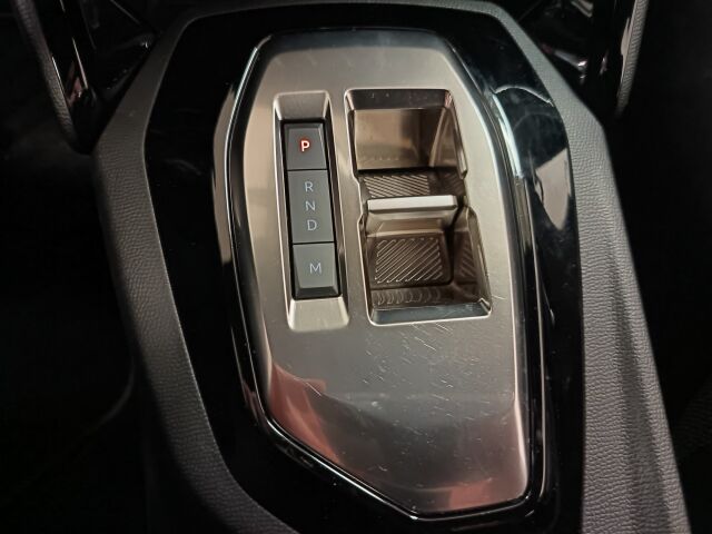 PEUGEOT 2008 2023 Edition PureTech 130 EAT8-automaatti