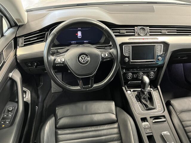 VOLKSWAGEN Passat 2017 Variant Highline 2,0 TDI 140 kW (190 hv) 4MOTION DSG-aut. / R-Line / ACC / Koukku / Todella hieno!