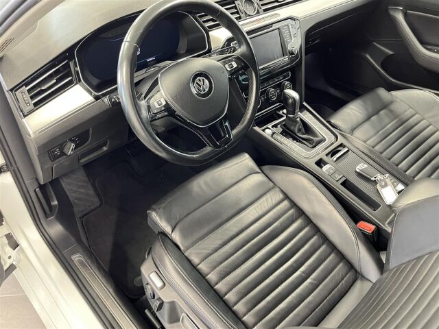 VOLKSWAGEN Passat 2017 Variant Highline 2,0 TDI 140 kW (190 hv) 4MOTION DSG-aut. / R-Line / ACC / Koukku / Todella hieno!