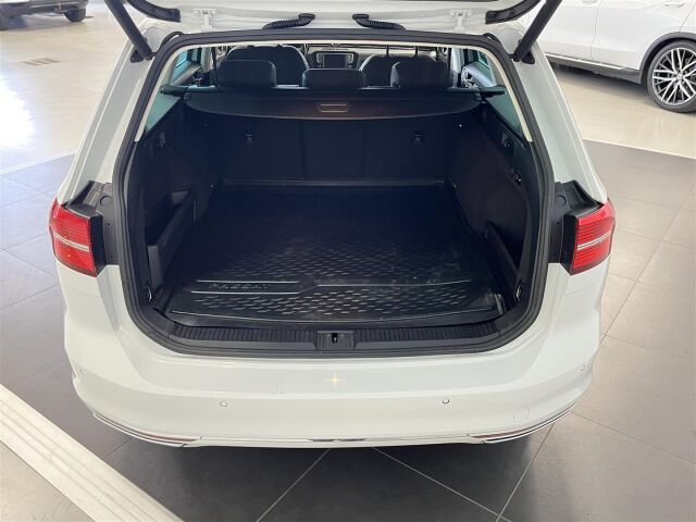 VOLKSWAGEN Passat 2017 Variant Highline 2,0 TDI 140 kW (190 hv) 4MOTION DSG-aut. / R-Line / ACC / Koukku / Todella hieno!