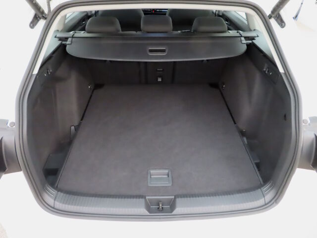 Volkswagen Golf 2023 Variant Comfort Business 1,0 eTSI (MHEV) 81 kW DSG-automaatti