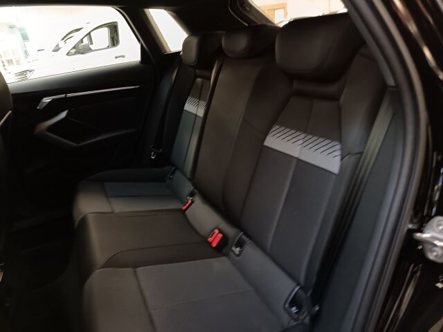 Audi A3 2025 Sportback TFSI 110 kW Plus. Nyt 3 vuoden jatkoturva veloituksetta.
