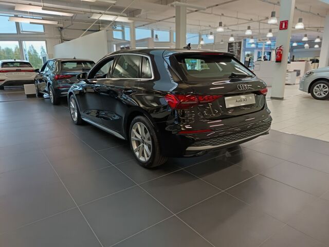 Audi A3 2025 Sportback TFSI 110 kW Plus. Nyt 3 vuoden jatkoturva veloituksetta.
