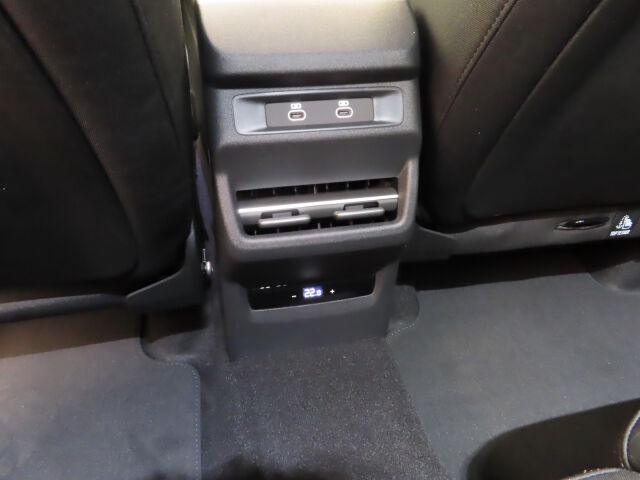 Audi Q3 2025 TFSI quattro 150 kW: Puhdas bensiini neliveto viiden vuoden tehdastakuulla!