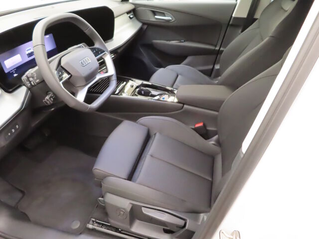 Audi Q3 2025 TFSI quattro 150 kW: Puhdas bensiini neliveto viiden vuoden tehdastakuulla!