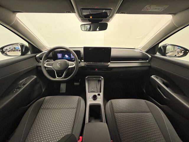 Volkswagen T-Roc 2026 Comfort 1,5 eTSI 85 kW (MHEV) DSG-automaatti talvirenkailla ja lämmittimellä