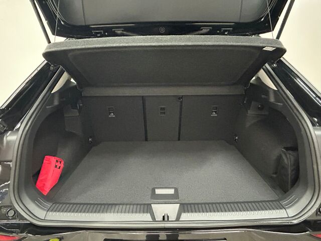 Volkswagen T-Roc 2026 Comfort 1,5 eTSI 85 kW (MHEV) DSG-automaatti talvirenkailla ja lämmittimellä