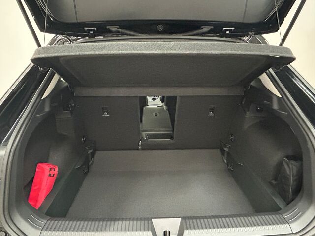 Volkswagen T-Roc 2026 Comfort 1,5 eTSI 85 kW (MHEV) DSG-automaatti talvirenkailla ja lämmittimellä