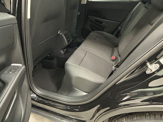 Volkswagen T-Roc 2026 Comfort 1,5 eTSI 85 kW (MHEV) DSG-automaatti talvirenkailla ja lämmittimellä