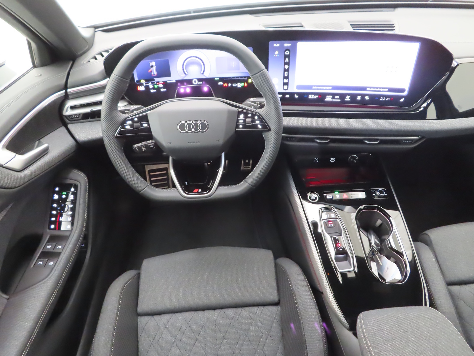 Audi A5 Avant e-hybrid quattro 220 kW 2026, photo 6/9