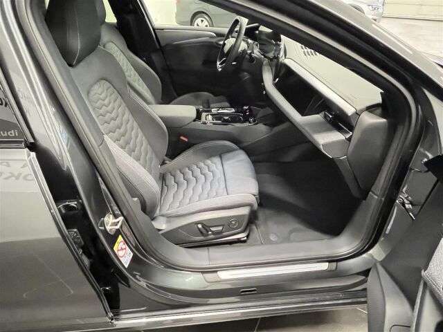 Audi A6 e-tron 2026 Avant quattro S line