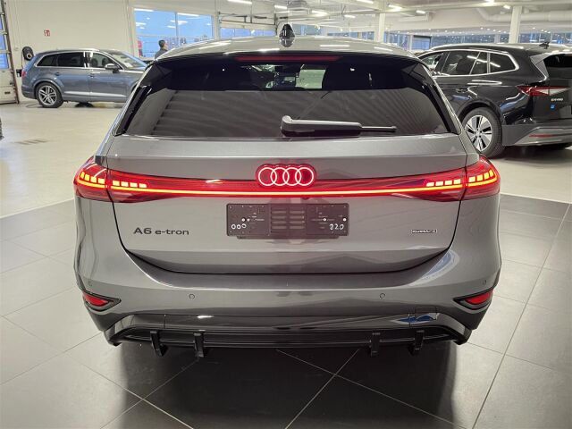 Audi A6 e-tron 2026 Avant quattro S line