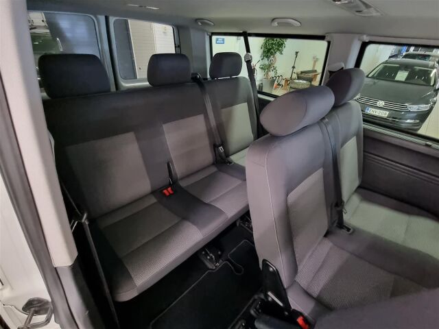 VOLKSWAGEN Caravelle 2013 Comfortline pitkä 2,0 TDI 103 kW 4Motion 3200 kg / 9-Paikkainen / Webasto / Koukku