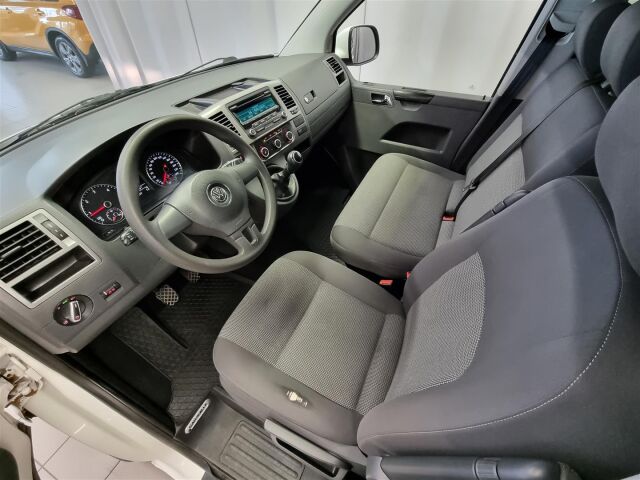 VOLKSWAGEN Caravelle 2013 Comfortline pitkä 2,0 TDI 103 kW 4Motion 3200 kg / 9-Paikkainen / Webasto / Koukku