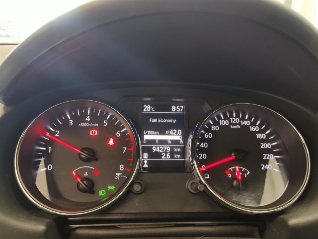 NISSAN Qashqai 2013 1,6L Stop / Start System Visia 2WD 5M/T Select