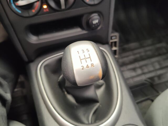 NISSAN Qashqai 2013 1,6L Stop / Start System Visia 2WD 5M/T Select