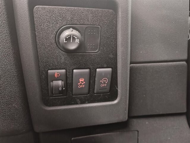 NISSAN Qashqai 2013 1,6L Stop / Start System Visia 2WD 5M/T Select