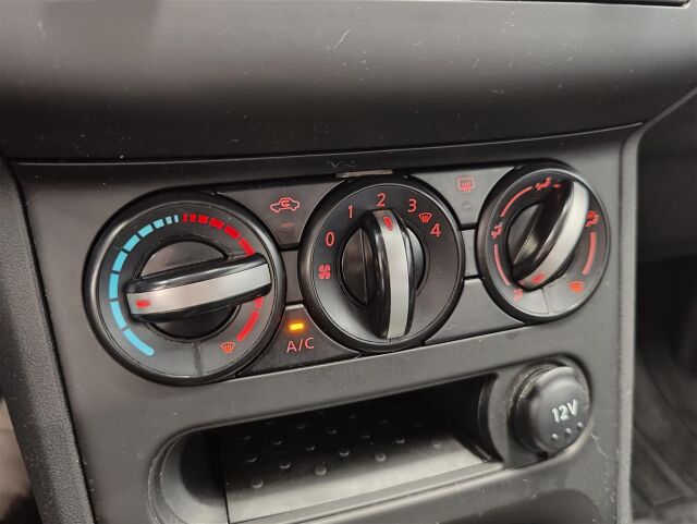 NISSAN Qashqai 2013 1,6L Stop / Start System Visia 2WD 5M/T Select