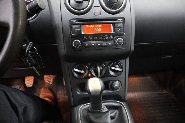 NISSAN Qashqai 2012 1,6L Stop / Start System Select Edition 2WD