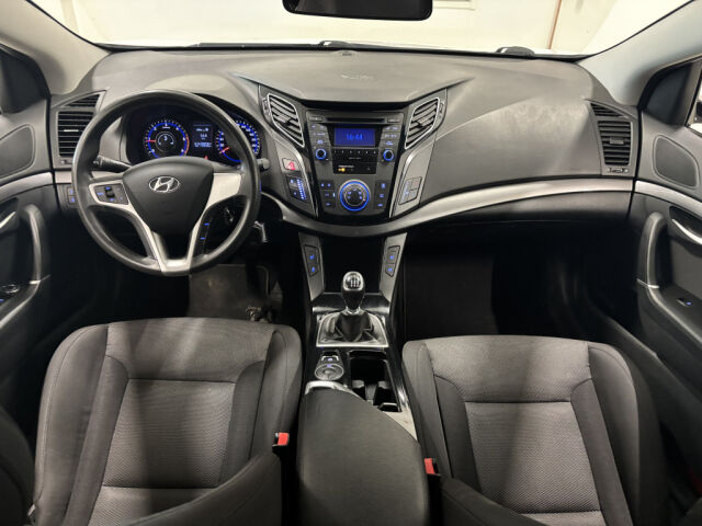 HYUNDAI i40 2015 Wagon 1,7 CRDi 85kW 6MT ISG Comfort *Vetokoukku *Lohkolämmitin *Vakionopeudensäädin *Juuri huollettu