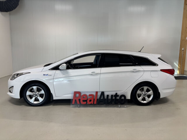 HYUNDAI i40 2015 Wagon 1,7 CRDi 85kW 6MT ISG Comfort *Vetokoukku *Lohkolämmitin *Vakionopeudensäädin *Juuri huollettu