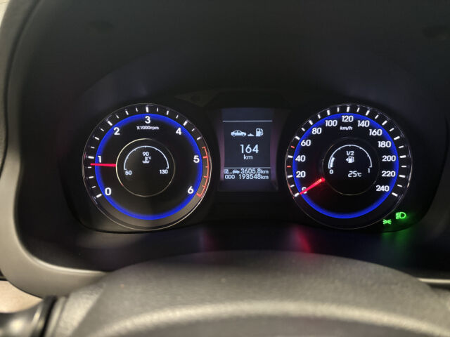 HYUNDAI i40 2015 Wagon 1,7 CRDi 85kW 6MT ISG Comfort *Vetokoukku *Lohkolämmitin *Vakionopeudensäädin *Juuri huollettu