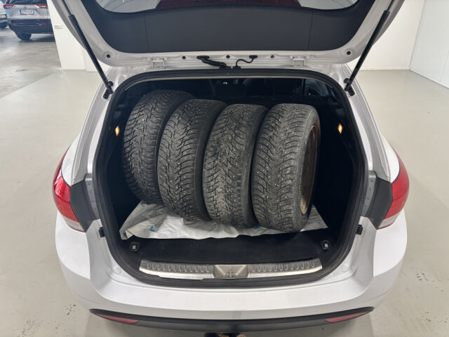 HYUNDAI i40 2015 Wagon 1,7 CRDi 85kW 6MT ISG Comfort *Vetokoukku *Lohkolämmitin *Vakionopeudensäädin *Juuri huollettu