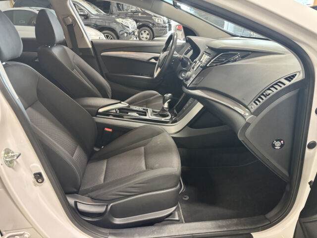 HYUNDAI i40 2015 Wagon 1,7 CRDi 85kW 6MT ISG Comfort *Vetokoukku *Lohkolämmitin *Vakionopeudensäädin *Juuri huollettu