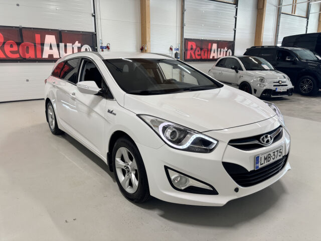 HYUNDAI i40 2015 Wagon 1,7 CRDi 85kW 6MT ISG Comfort *Vetokoukku *Lohkolämmitin *Vakionopeudensäädin *Juuri huollettu