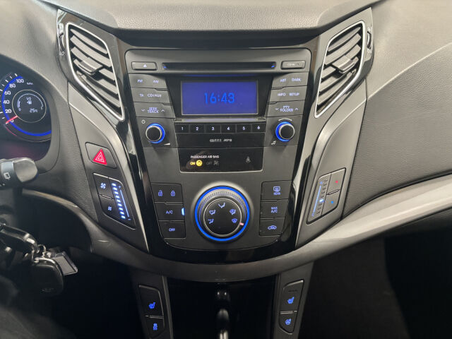 HYUNDAI i40 2015 Wagon 1,7 CRDi 85kW 6MT ISG Comfort *Vetokoukku *Lohkolämmitin *Vakionopeudensäädin *Juuri huollettu