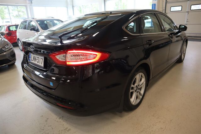 FORD Mondeo 2016 2,0 TDCi 150hv M6 Titanium Business 5D