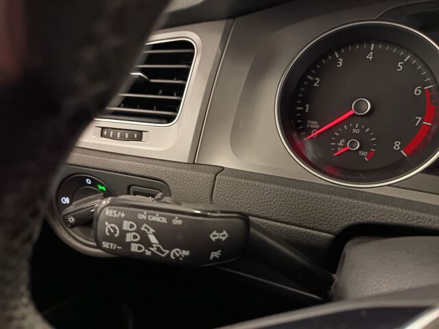 VOLKSWAGEN Golf 2017 Variant Luxline 1,2 TSI 63 kW (85 hv)*HYVÄKUNTOINEN PERUSBENSAFARKKU*