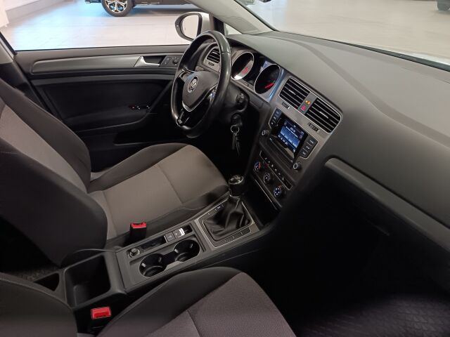 VOLKSWAGEN Golf 2017 Variant Luxline 1,2 TSI 63 kW (85 hv)*HYVÄKUNTOINEN PERUSBENSAFARKKU*