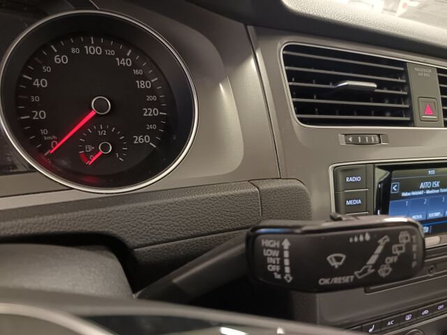 VOLKSWAGEN Golf 2017 Variant Luxline 1,2 TSI 63 kW (85 hv)*HYVÄKUNTOINEN PERUSBENSAFARKKU*