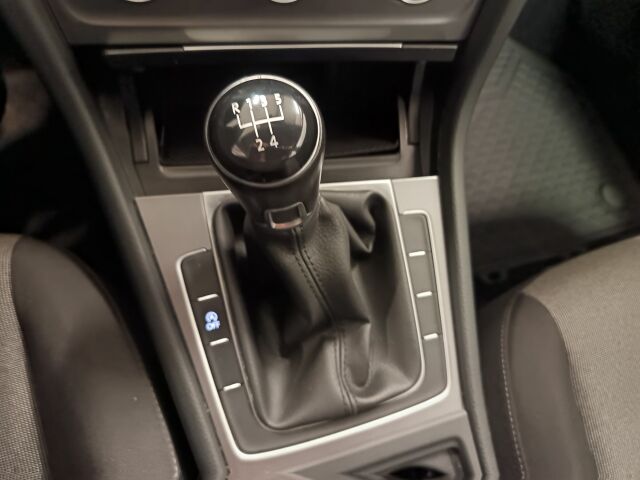 VOLKSWAGEN Golf 2017 Variant Luxline 1,2 TSI 63 kW (85 hv)*HYVÄKUNTOINEN PERUSBENSAFARKKU*