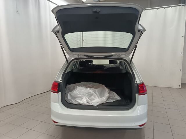 VOLKSWAGEN Golf 2017 Variant Luxline 1,2 TSI 63 kW (85 hv)*HYVÄKUNTOINEN PERUSBENSAFARKKU*