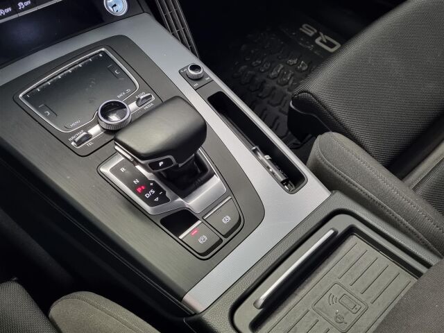 AUDI Q5 2017 Business Sport 2,0 TDI 140 kW quattro S tronic / Matrix / P-Kamera / Navi / Koukku /