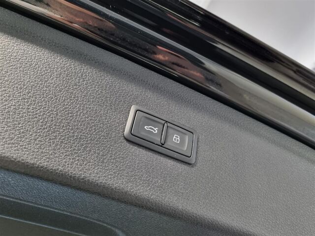 AUDI Q5 2017 Business Sport 2,0 TDI 140 kW quattro S tronic / Matrix / P-Kamera / Navi / Koukku /