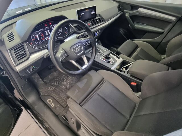 AUDI Q5 2017 Business Sport 2,0 TDI 140 kW quattro S tronic / Matrix / P-Kamera / Navi / Koukku /