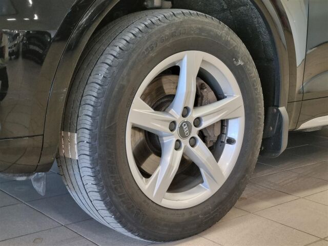 AUDI Q5 2017 Business Sport 2,0 TDI 140 kW quattro S tronic / Matrix / P-Kamera / Navi / Koukku /