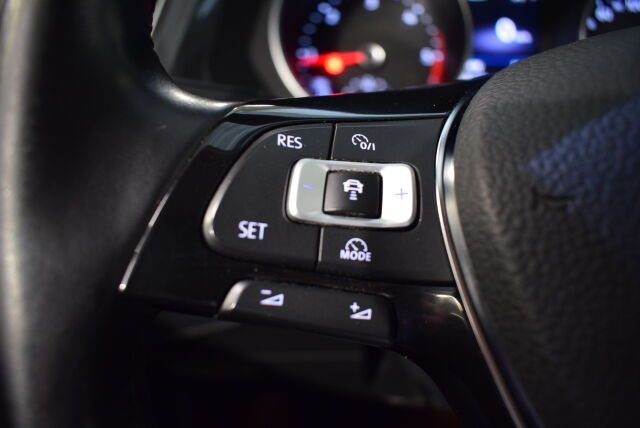 VOLKSWAGEN Tiguan 2018 Comfortline 2,0 TDI SCR 110 kW (150 hv) 4MOTION DSG-automaatti Winter Edition