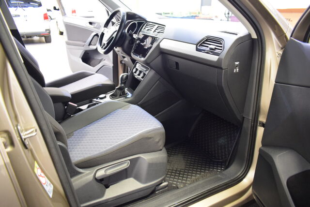 VOLKSWAGEN Tiguan 2018 Comfortline 2,0 TDI SCR 110 kW (150 hv) 4MOTION DSG-automaatti Winter Edition